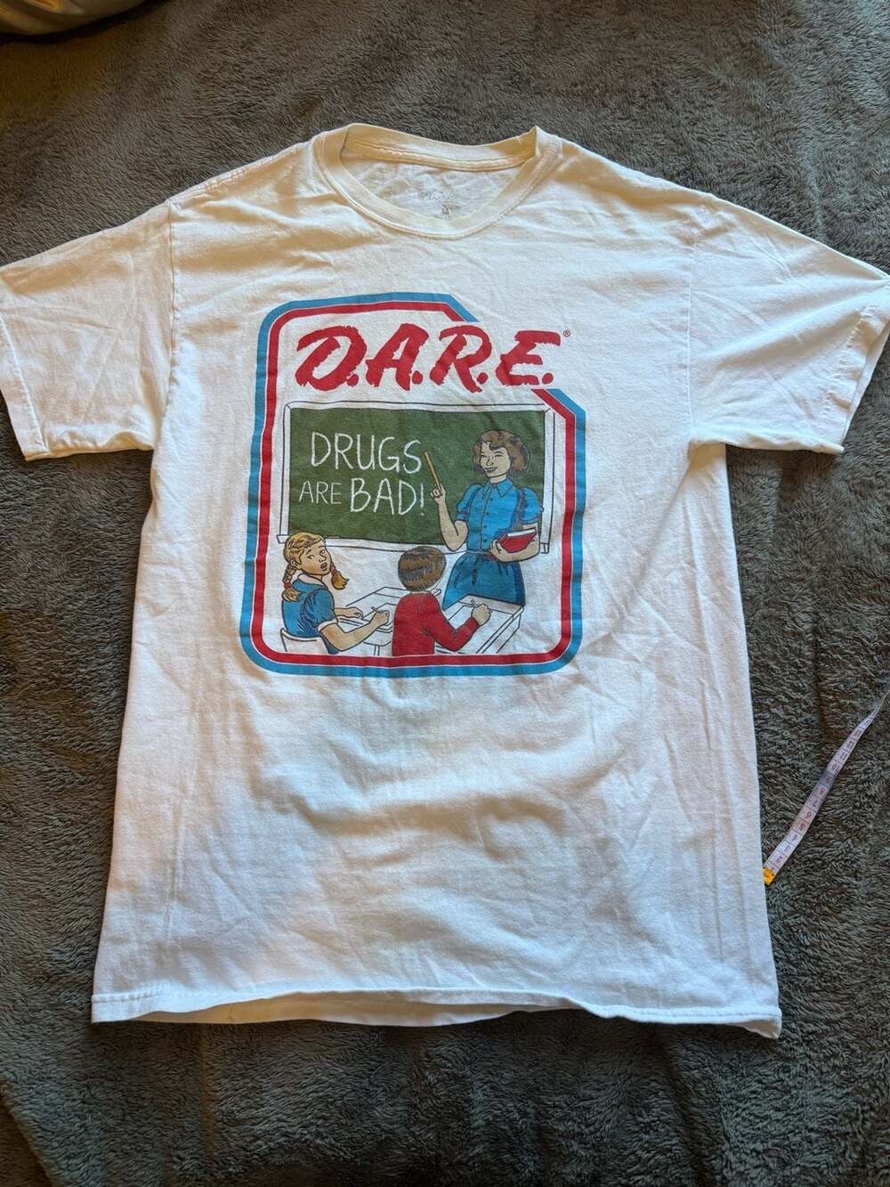 D.A.R.E. Drugs Are Bad T-Shirt Size M White Graphic Tee